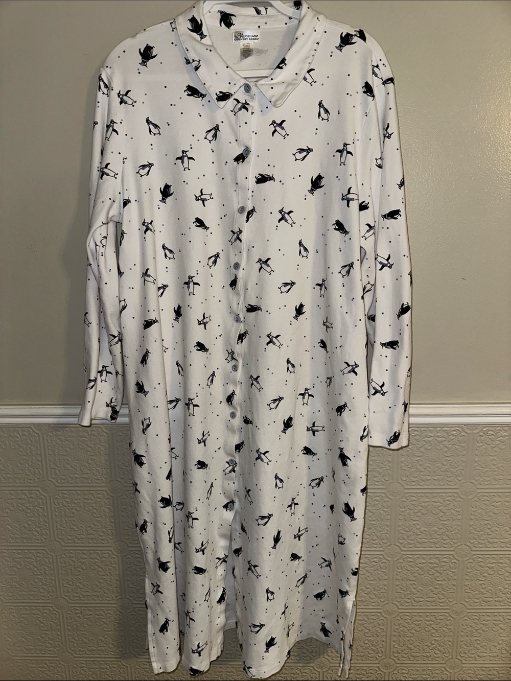 VERMONT COUNTRY STORE 
 Women's White Penguin-Print Button-Front Nightgown